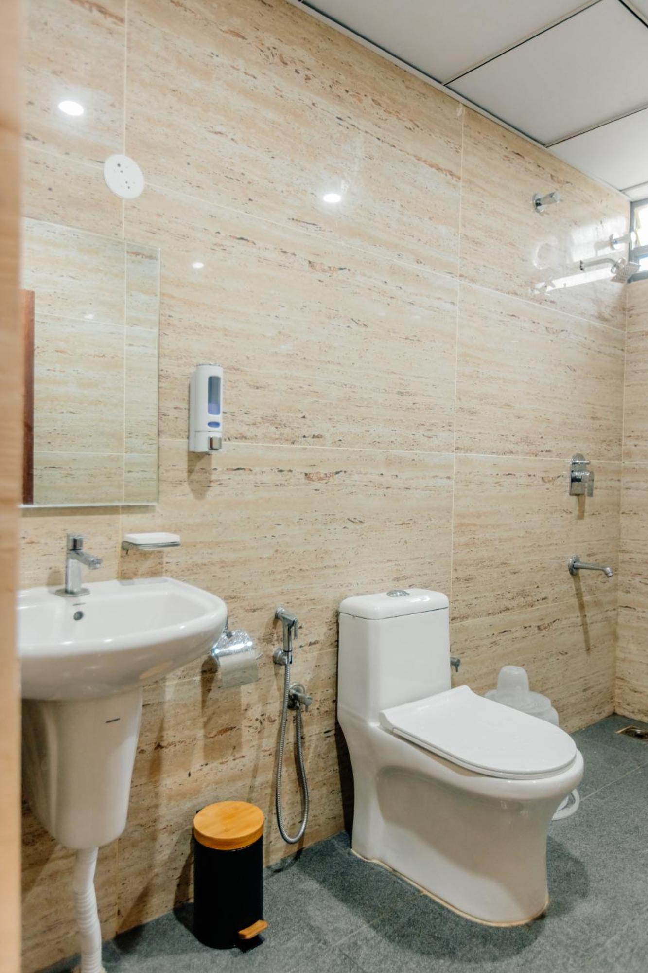 No 7 Vista Otel Bangalore Dış mekan fotoğraf